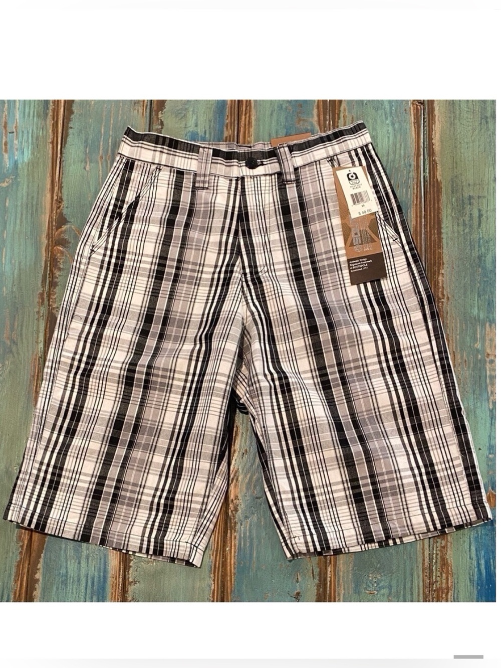 South Pole NWT Sz 30 (28” Waist) Plaid Mens Walking Golf Shorts White And Black